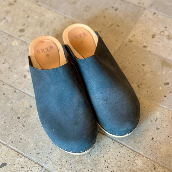 Bryr Shoes - Bryr Worker Clog in Midnight